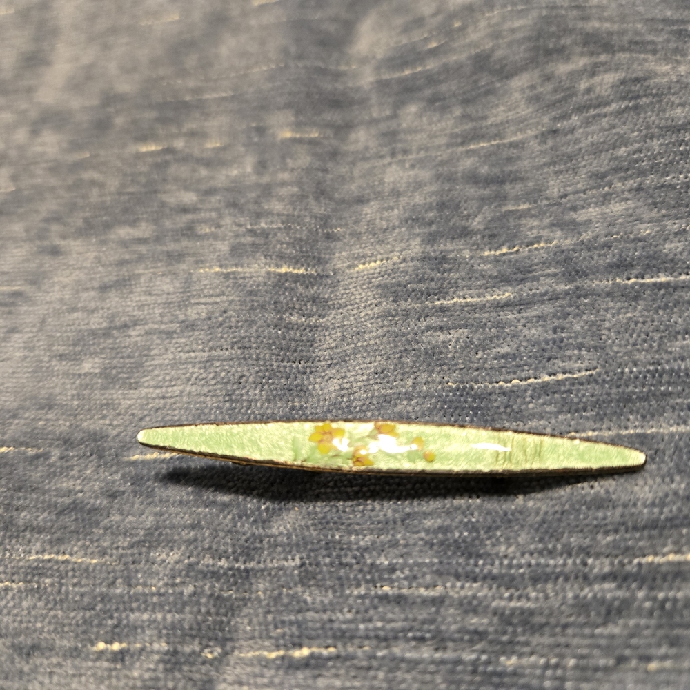 Vintage  enamel  brooch